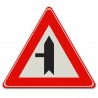 Verkeersbord B04 Voorrangskruispunt zijweg links Verkeersbord B04 Voorrangskruispunt zijweg links